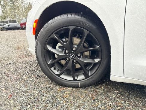 New 2026 Chrysler Pacifica Select w/ S Appearance Package image 28