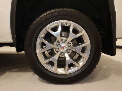 Used 2018 GMC Sierra 1500 SLT w/ SLT Premium Package AWD/4WD image 31