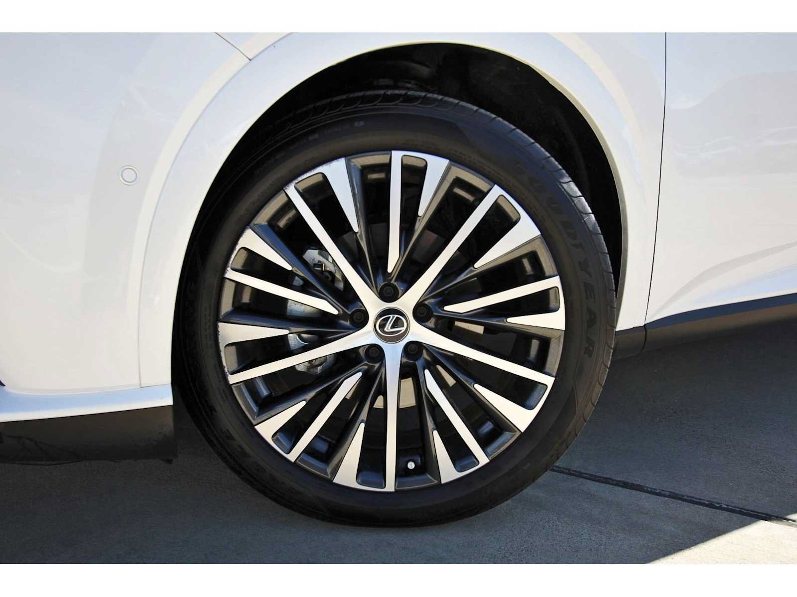 Used 2025 Lexus RX 350 Premium Plus w/ Convenience Package AWD/4WD image 30