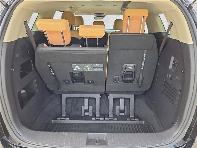 Used 2024 Kia Carnival LX FWD image 6