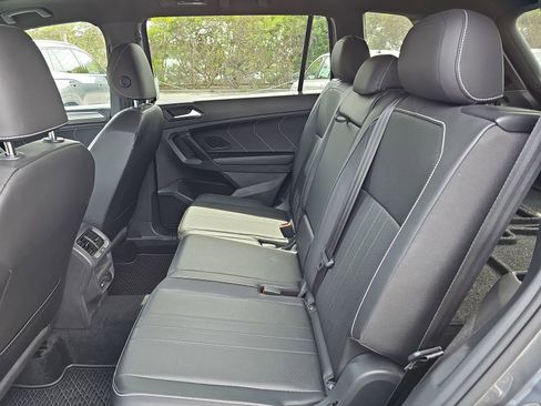 Used 2023 Volkswagen Tiguan SE R-Line image 15