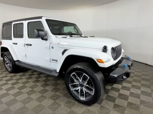 Used 2024 Jeep Wrangler Unlimited w/ Convenience Group AWD/4WD image 2