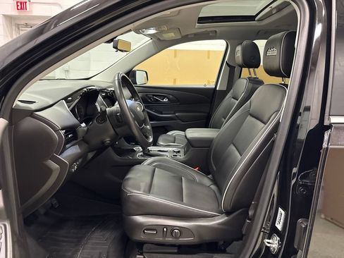 Used 2021 Chevrolet Traverse High Country AWD/4WD image 16
