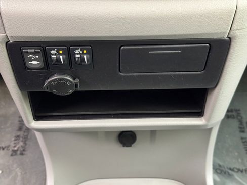 Used 2016 Toyota Sienna XLE image 29