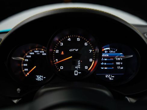 Used 2021 Porsche 718 Cayman GT4 RWD image 10