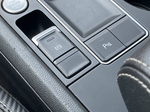 Used 2021 Volkswagen Atlas Cross Sport SE w/ Panoramic Sunroof Package FWD image 34