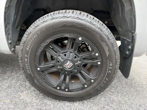 Used 2017 Toyota Tundra SR5 w/ SR5 Upgrade Package RWD image 10