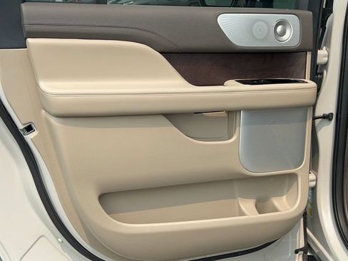 Used 2024 Lincoln Navigator L Reserve AWD/4WD image 37