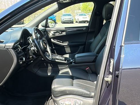 Used 2023 Porsche Macan AWD/4WD image 9