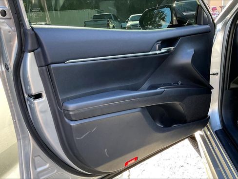 Used 2024 Toyota Camry SE image 21