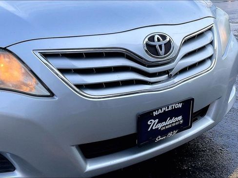 Used 2010 Toyota Camry LE image 34