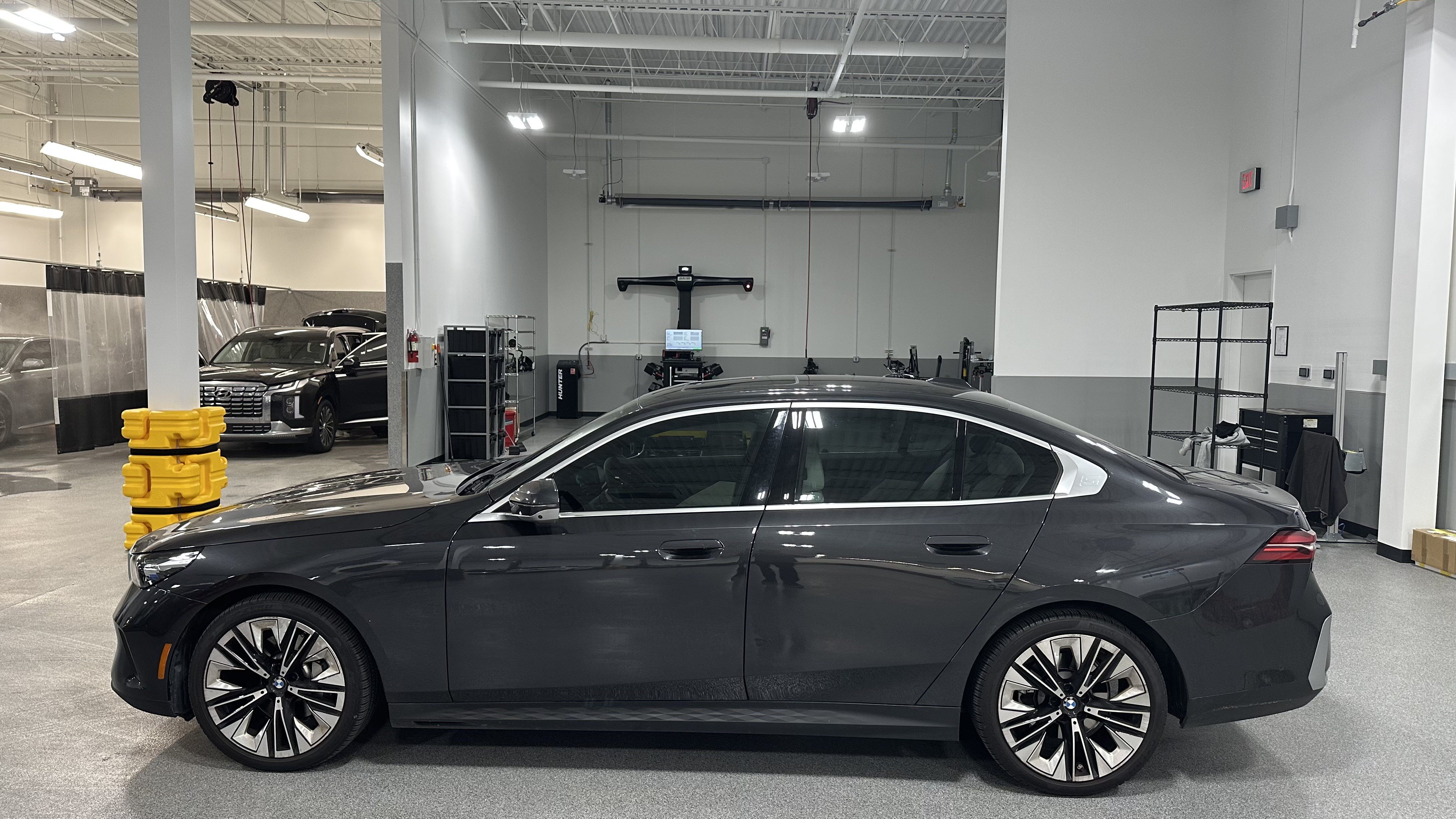 Certified 2024 BMW 530i xDrive w/ Premium Package AWD/4WD image 8