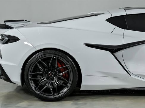 Used 2023 Chevrolet Corvette Z06 w/ Engine Appearance Package RWD image 13