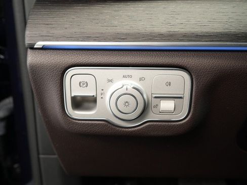 Used 2021 Mercedes-Benz GLS 450 4MATIC image 36