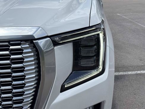 Used 2024 GMC Yukon XL Denali AWD/4WD image 11