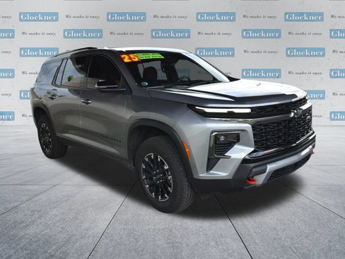 Used 2025 Chevrolet Traverse Z71 w/ Driver Confidence Package AWD/4WD image 3