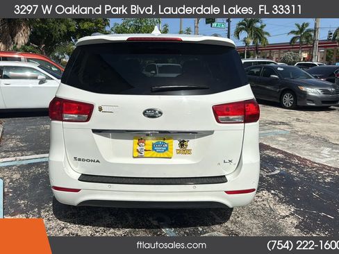 Used 2017 Kia Sedona LX w/ LX Essentials Premium Package FWD image 40