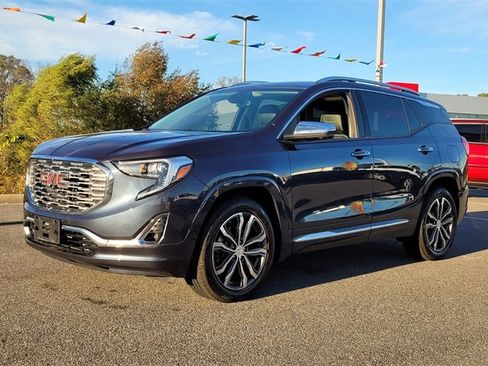 Used 2019 GMC Terrain Denali w/ Advanced Safety Package image 4