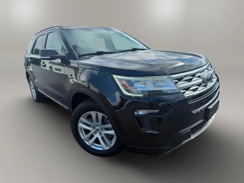 Used 2019 Ford Explorer XLT w/ Equipment Group 201A AWD/4WD image 2