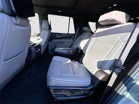 Used 2023 GMC Yukon SLT w/ SLT Premium Package image 22