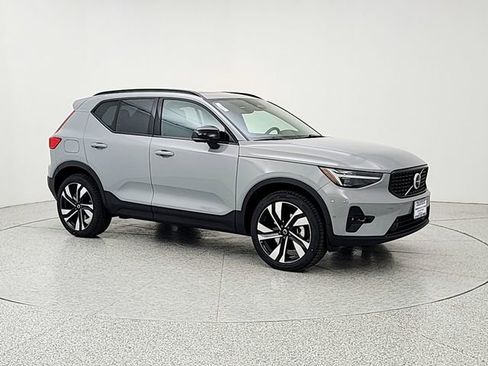 New 2026 Volvo XC40 B5 Plus w/ Climate Package AWD/4WD image 3