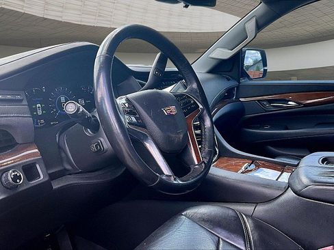 Used 2020 Cadillac Escalade Luxury RWD image 10