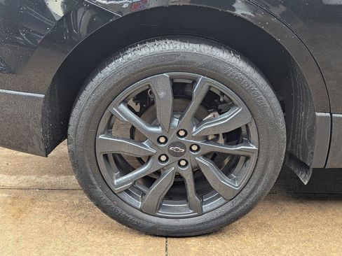 Used 2023 Chevrolet Equinox RS AWD/4WD image 3