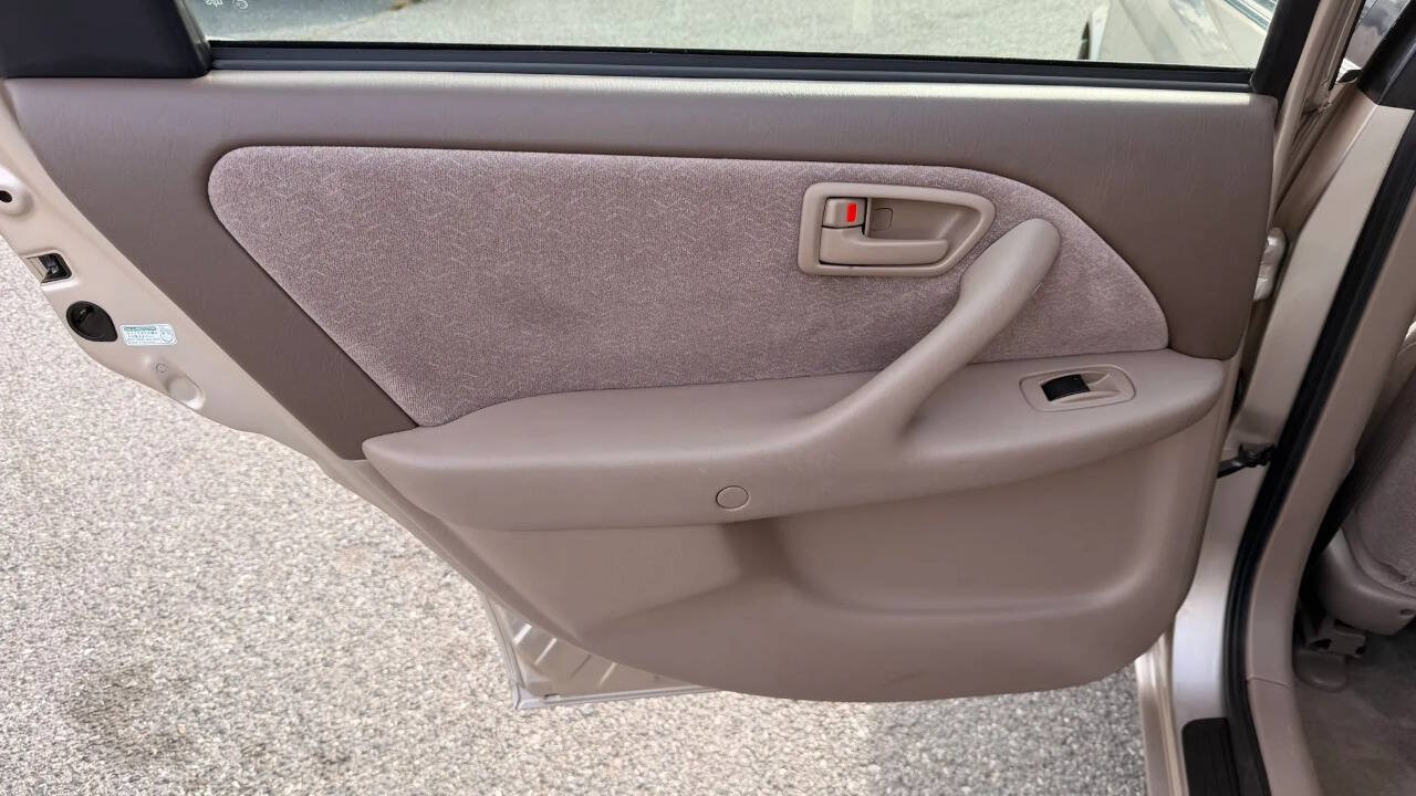 Used 1999 Toyota Camry LE w/ Value Pkg FWD image 17