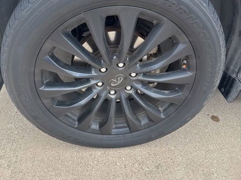 Used 2016 INFINITI QX80 4WD w/ Deluxe Technology Package image 2