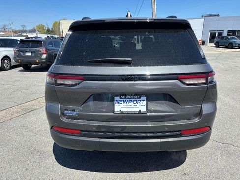 Certified 2024 Jeep Grand Cherokee Altitude AWD/4WD image 4