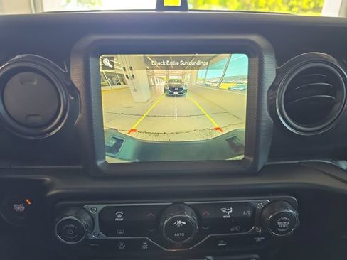 Used 2022 Jeep Gladiator Sport AWD/4WD image 16