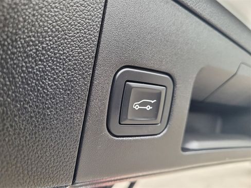 Used 2019 Cadillac XT4 Premium Luxury w/ Technology Package image 31