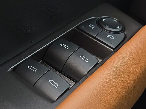 Used 2024 GMC Canyon AT4 w/ AT4 Premium Package image 18