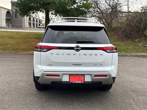 New 2025 Nissan Pathfinder SL image 5