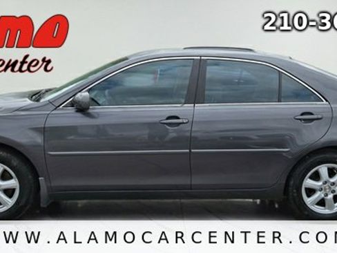 Used 2009 Toyota Camry LE FWD image 2