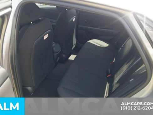 Used 2025 Hyundai Elantra Sport FWD image 17