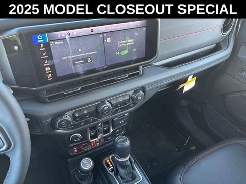 New 2025 Jeep Gladiator Rubicon w/ Convenience Group image 32