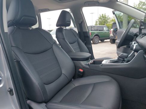 Used 2025 Toyota RAV4 Limited FWD image 10