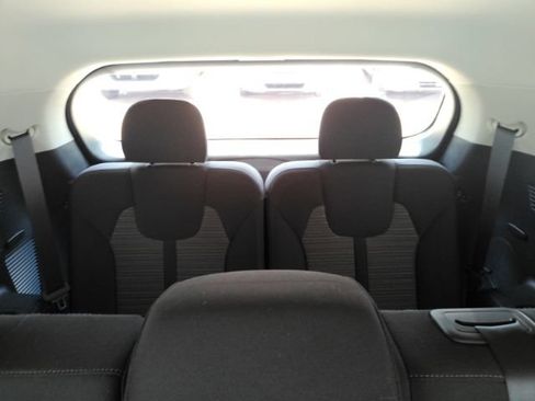 Used 2025 Kia Sorento LX FWD image 31