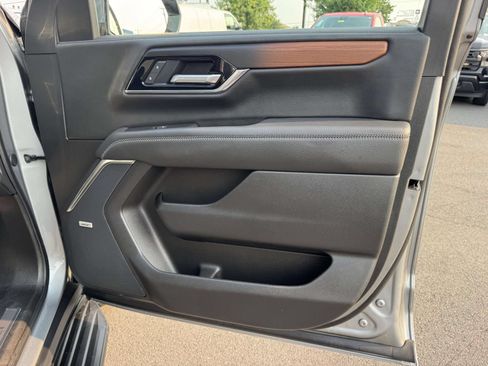Certified 2025 GMC Yukon Denali AWD/4WD image 31