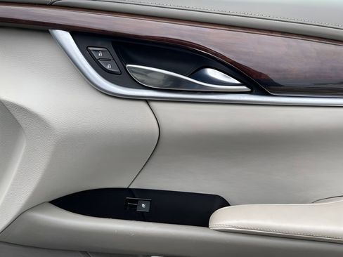 Used 2013 Cadillac XTS Platinum image 12