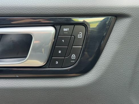 Used 2022 Porsche Cayenne image 19