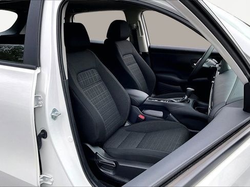 Certified 2025 Honda HR-V LX image 19