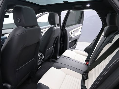 New 2025 Land Rover Discovery Sport Dynamic SE image 17