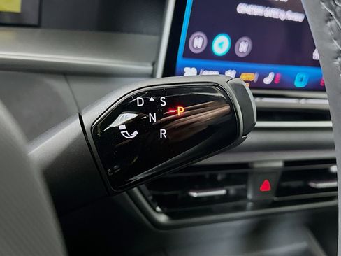 New 2026 Volkswagen Tiguan SE R-Line AWD/4WD image 16