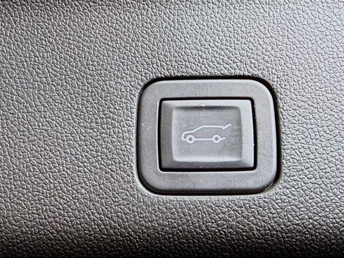Used 2025 GMC Yukon XL Denali RWD image 43
