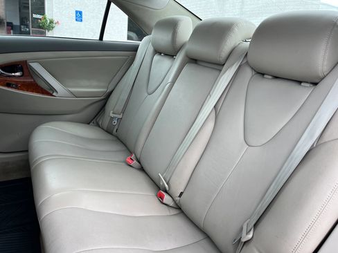 Used 2010 Toyota Camry XLE FWD image 17