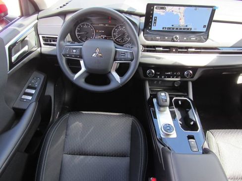 New 2026 Mitsubishi Outlander ES FWD image 15