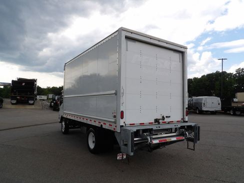 Used 2020 Isuzu NPR RWD image 5