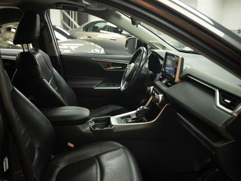 Used 2019 Toyota RAV4 XLE Premium w/ Carpet Mat Package FWD image 14